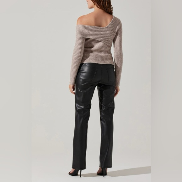 ASTR Assymetric Foldover One Shoulder Rib Sweater - Picture 5 of 12